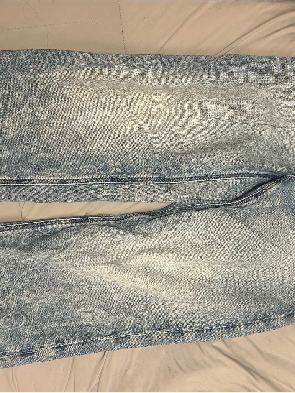 American Eagle Light Wash Blue Women's Jeans with Subtle Pattern